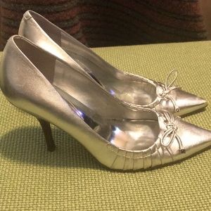 Silver Metallic Guess Pumps